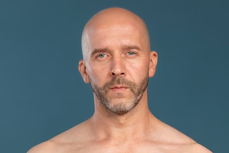 Łysy mężczyzna